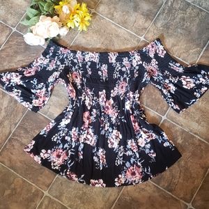 Very cute flowery top💜💗
